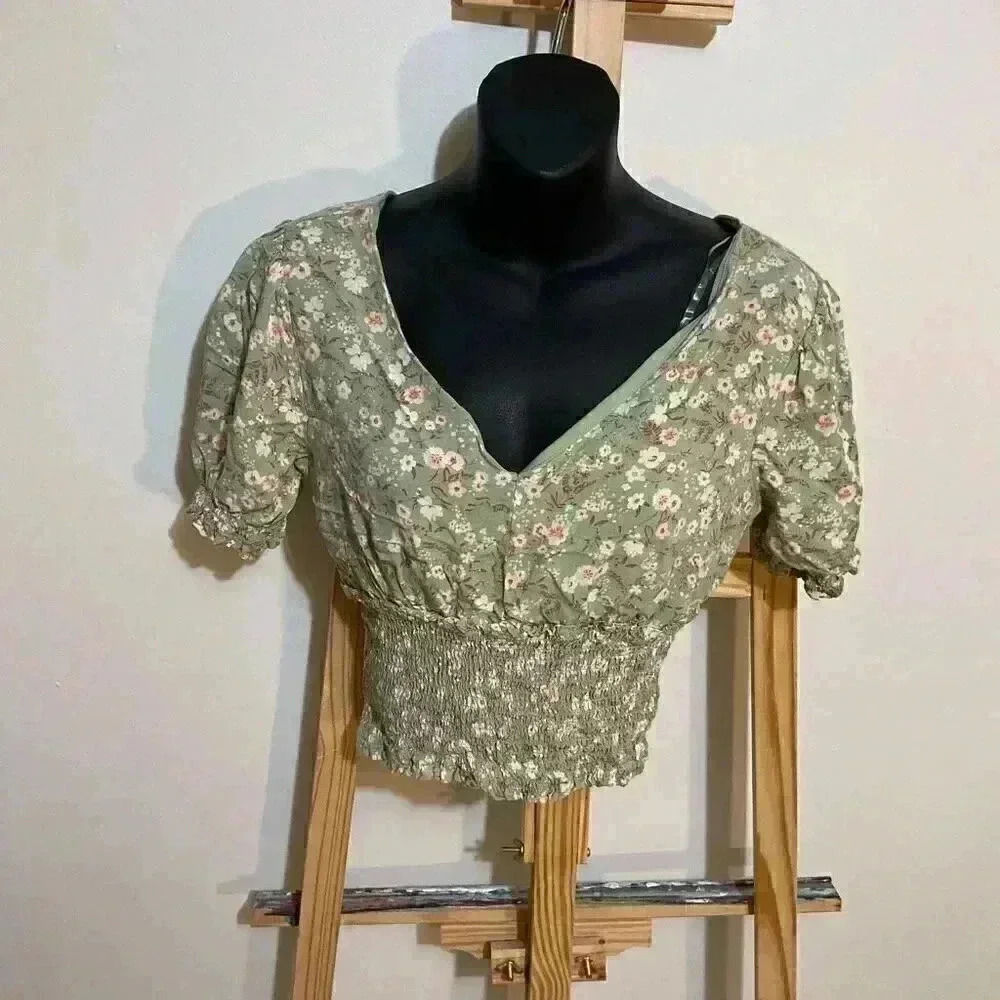 Madden Girl floral crop top shirt size medium